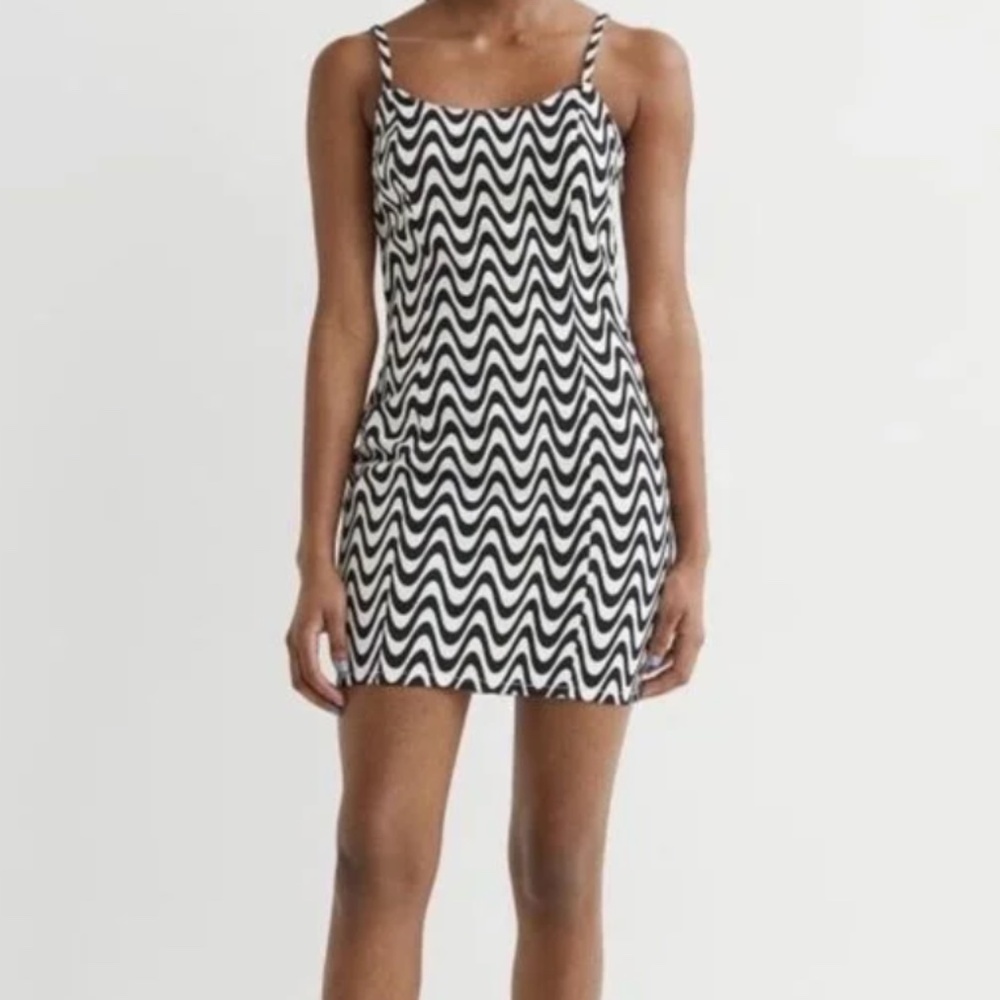 H&M Black and White Wave Pattern Mini Dress